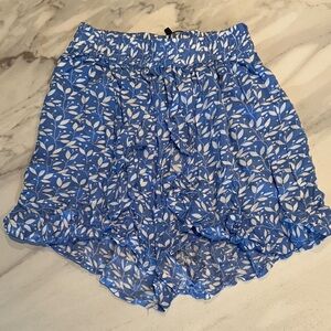 Skemo Blue and White Leaf Print skort
